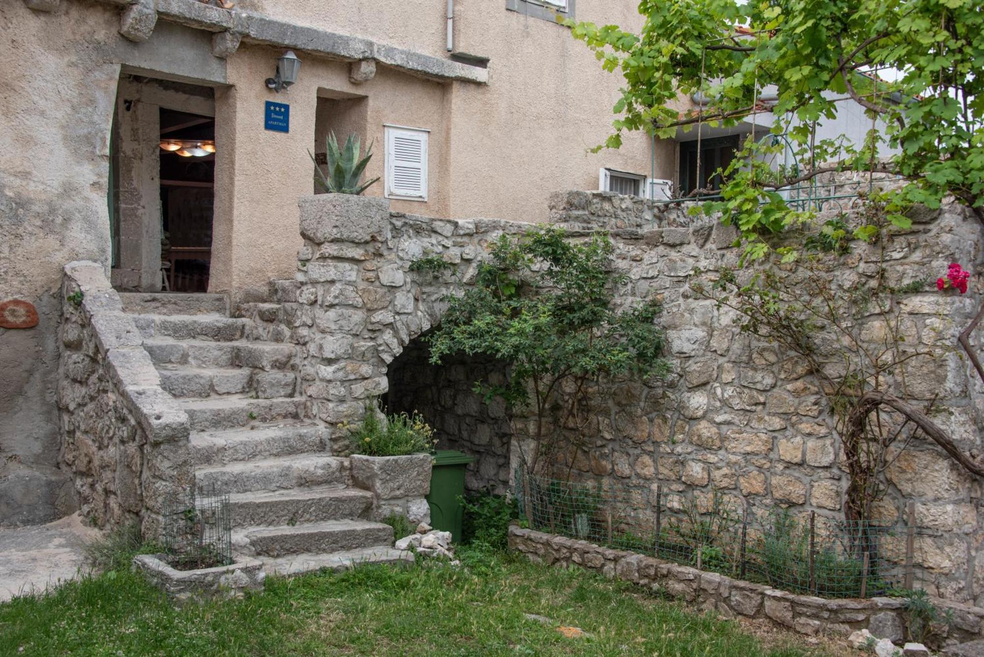 Apartman Nives Lubenice Exterior foto
